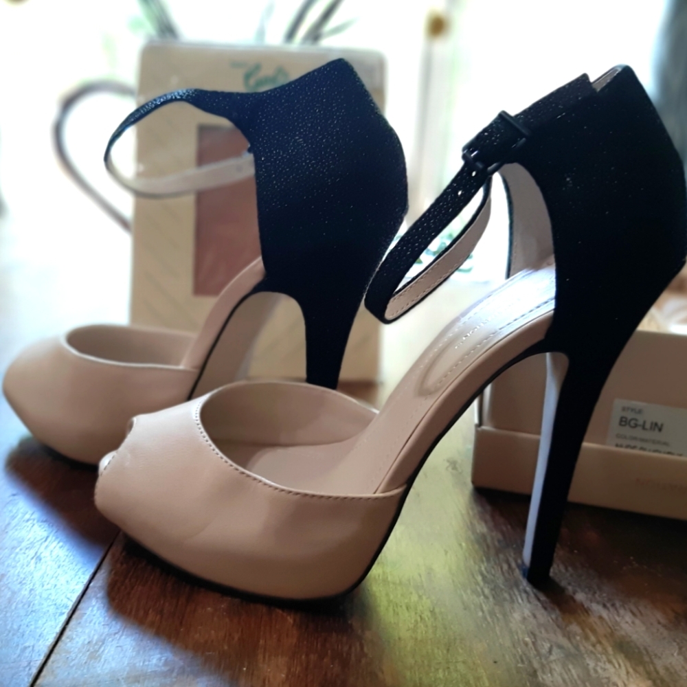 BCBG Generation Nude Open Toe Black Sparkle Heel sz 10B/40